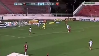 Este portero tuvo nervios de acero para resolver una difícil jugada