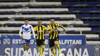 Vélez de Pablo Galdames firmó un empate ante Peñarol de Christian Bravo en la Sudamericana