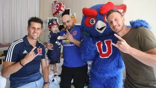 Rivarola y Henríquez visitaron a pequeño hincha que es prioridad nacional para trasplante de corazón