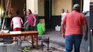 Ronaldinho compartió un asado en la cárcel en que está detenido