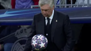 ¡Talento intacto, Carletto! El lucido dominio de balón de Ancelotti en el Real Madrid-Chelsea