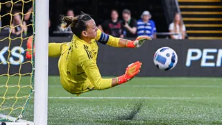 Tiane Endler atajó un penal y le dio la victoria a Olympique de Lyon contra Chelsea