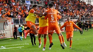 Cobreloa consiguió un agónico triunfo ante San Luis y se mantuvo en la cima del Ascenso