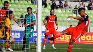 Nicolás Guerra dio inicio a la goleada de la U ante Chimbarongo