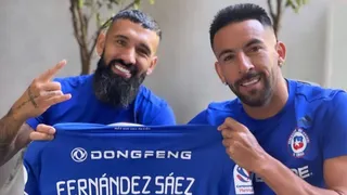 Ronnie Fernández le regaló su camiseta de la U a Mauricio Isla