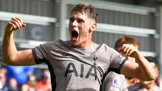 Tottenham se impuso a Luton y le puso presión en la cima de la Premier al City