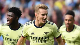 Martin Odegaard le dio el triunfo a Arsenal ante Burnley con un zurdazo de tiro libre