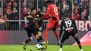 Charles Aránguiz salió lesionado del duelo entre Bayer Leverkusen y Bayern Munich