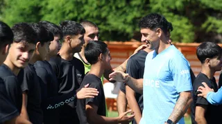 Universidad Católica compartió entrenamiento con jóvenes de Bajos de Mena FC