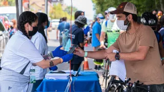 Deportistas recibieron su kit oficial para competir en el Ironman de Pucón