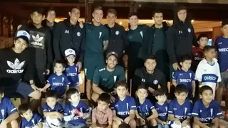 Plantel de la UC compartió con niños de escuela de fútbol de Copiapó tras vencer a Cobresal