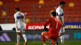 “Jueguen como cobran”: El lienzo que dejaron hinchas de la UC en San Carlos de Apoquindo