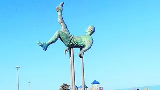 En España recordaron incidente del creador de la chilena con un árbitro en Talcahuano