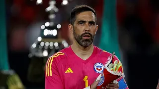 Claudio Bravo avisó a Eduardo Berizzo: “Siempre voy a estar ahí para la selección”
