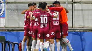 Marcelo Herrera recibió un gran centro de Suazo y La Serena se adelantó contra la UC