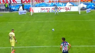 Nicolás Castillo anotó de penal en el debut de América en la liga mexicana