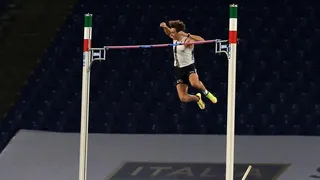 Armand Duplantis rompió récord mundial de Sergey Bubka en salto con garrocha al aire libre