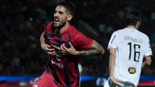 Se cayó acuerdo por Figueroa y Larrivey se convirtió en la principal opción para U. de Chile