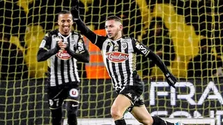 Futbolista otra vez fue detenido por masturbarse en público