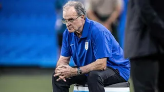 Cinco hechos que prueban cuál es el COLOR MALDITO para Marcelo Bielsa