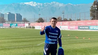 Alexis Sánchez entrenó en solitario en “Juan Pinto Durán”