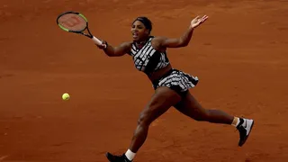 La llamativa vestimenta que usó Serena Williams en su exigido debut en Roland Garros