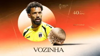 Histórico para Vozinha: el arquero de Colo Colo va por el Balón de Oro