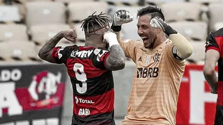 Flamengo de Mauricio Isla aplastó a Santos y sigue en alza en el Brasileirao