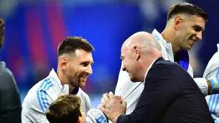 Sorpresivo gesto de Infantino con Argentina desata polémica en el Mundial 