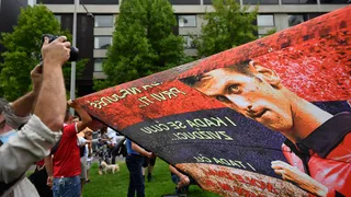 Presidente del Parlamento serbio calificó de asqueroso el trato a Djokovic