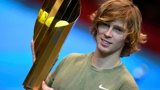 Andrey Rublev superó sin problemas a Lorenzo Sonego y alzó el título del ATP de Viena
