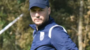 DT griego que no debutó en Chile denuncia que le impusieron a un jugador