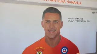 Cobreloa inauguró mural con Alexis y grandes entrenadores de su historia