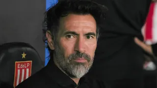 “Se le puede ganar”: DT de Estudiantes advierte a U de Chile de cara al partido clave por Copa Libertadores