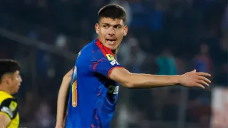Lucas Romero vive otra pesadilla tras salir de la U: duró solo 2 minutos en su debut