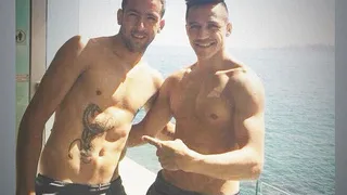 “Te quiero, bipolar”: El cariñoso saludo cumpleañero de Mauricio Isla a Alexis