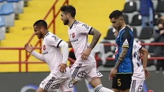 Joaquín Larrivey marcó de penal y selló el empate para la U ante Huachipato