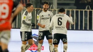 Colo Colo se adelanta y blinda a tres titulares de Fernando Ortiz