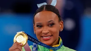 Rebeca Andrade nuevamente hizo historia al dar a Brasil su primer oro olímpico en la gimnasia artística