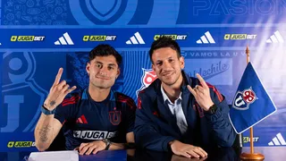 Javier Altamirano para rato: U de Chile oficializó el extenso nuevo contrato del volante