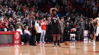 James Harden hizo historia con 60 puntos en un triple-doble