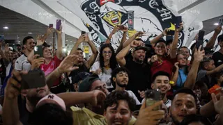 [VIDEO] Gary Medel fue recibido como rockstar en visita de Vasco a Manaus