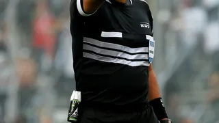 Arbitros votaron por mantener la paralización pese al despido de Javier Castrilli