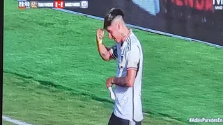 “Ultra Solo”: Pailita erró un gol increíble en la despedida de Esteban Paredes