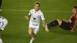 Yeferson Soteldo anotó en la victoria de Santos sobre Athletico Paranaense en el Brasileirao