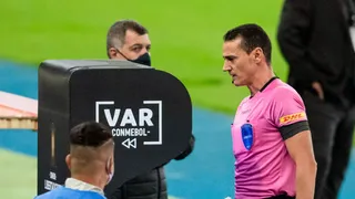 Wilmar Roldán se cruza en el camino de Gary Medel y Boca Juniors en Copa Sudamericana