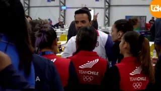 Luis Fonsi recorrió la Villa Panamericana y recibió el saludo de deportistas chilenas