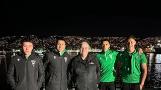 ¡Junto a Aldo Schiappacasse! Santiago Wanderers tuvo su primera noche en alta mar rumbo a Juan Fernández