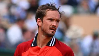 Medvedev se despidió en octavos de Montecarlo en un nuevo día de furia