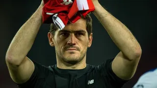 Hinchas de Liverpool le dedicaron una ovación a Iker Casillas en Anfield